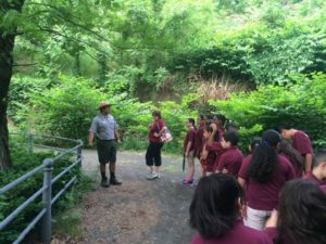 seasonal-ranger-on-tour-with-local-public-school-group